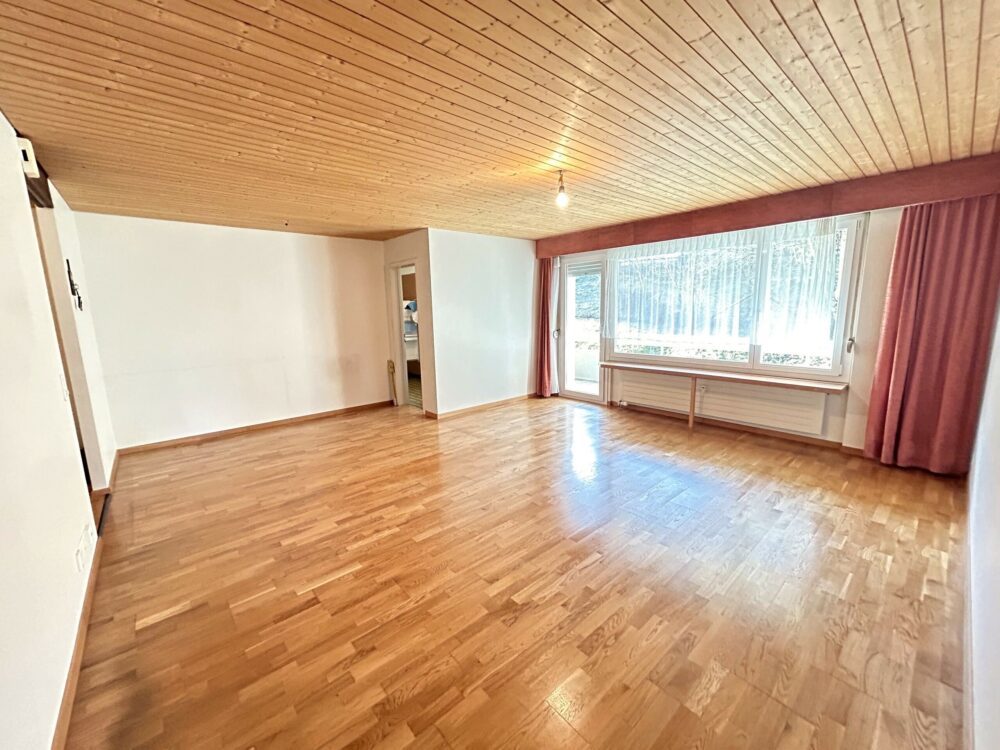 Offener, lichtdurchfluteter Wohnbereich