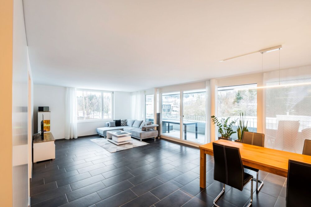 Einladender Eingangsbereich - breiter Gang