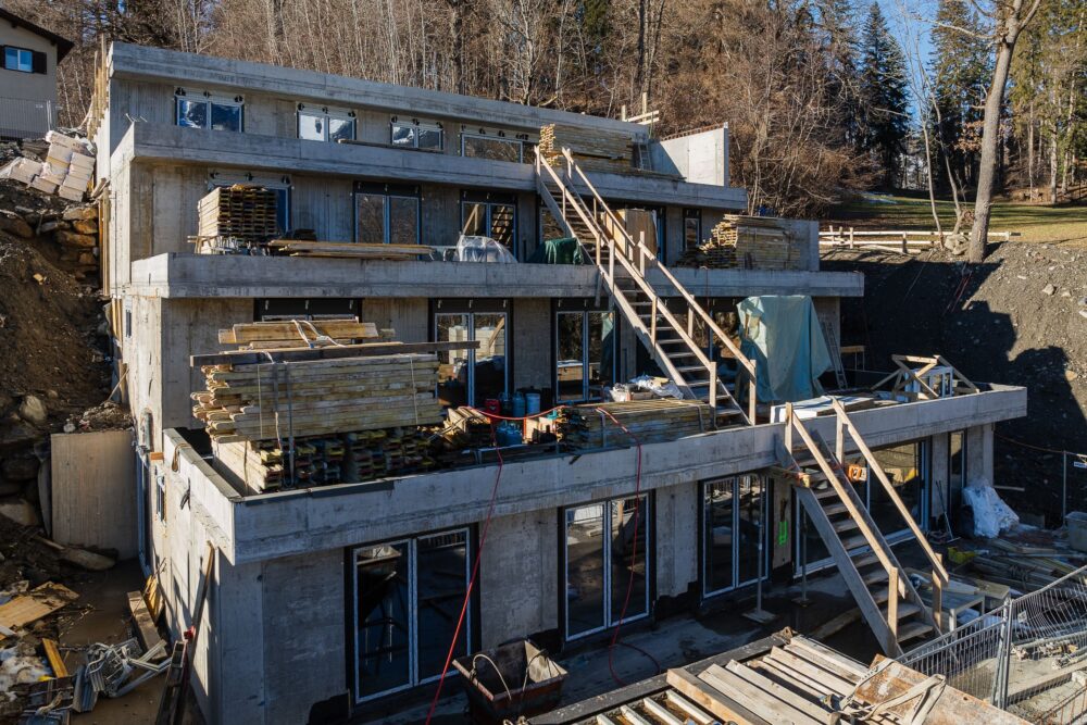 Terrassenüberbauung mit 4 Parteien