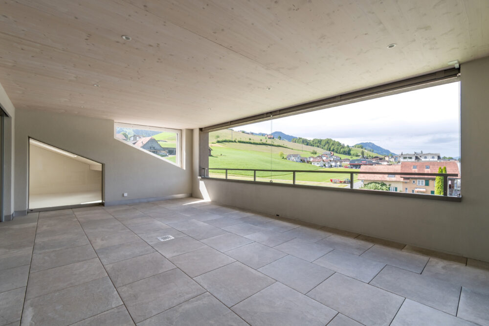 Gedeckte Terrasse mit Weitblick