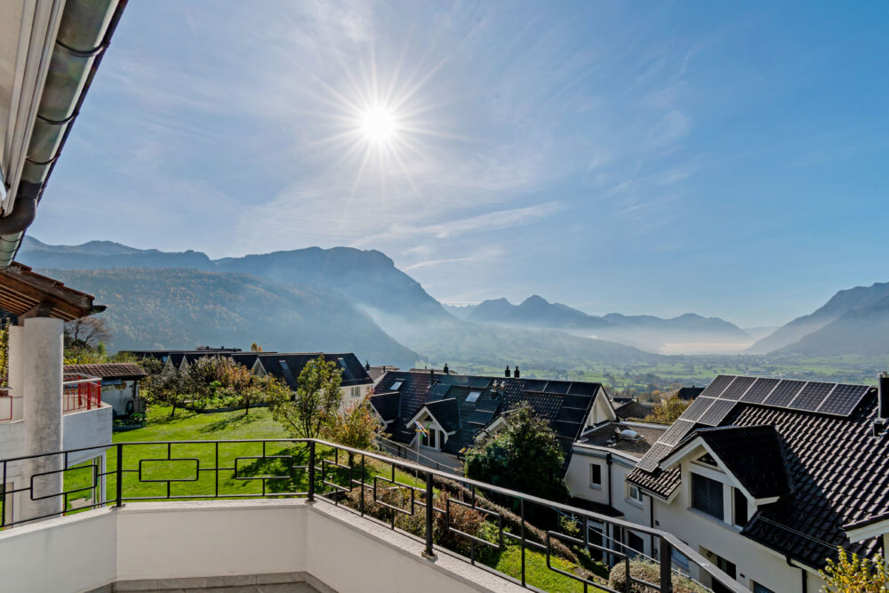 TRAUM-WEITSICHT auf BERGE und SEEN