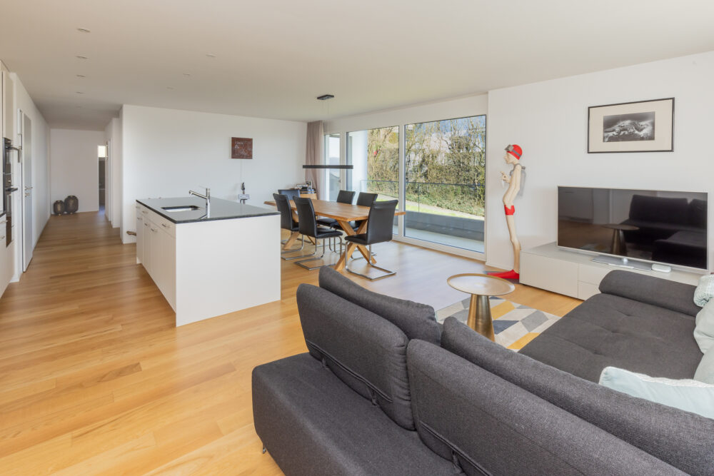 Open-plan living and dining area that invites you to entertain