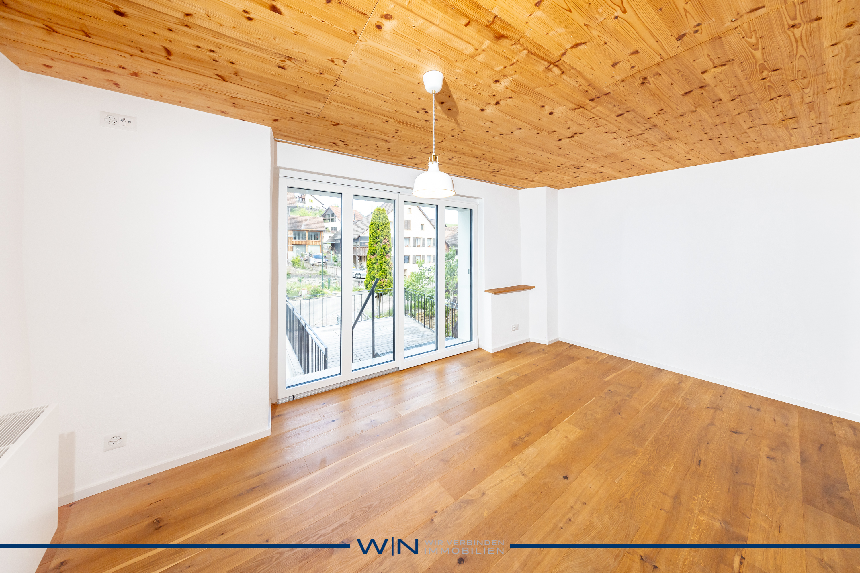 Dining room with access to the spacious terrace Dining room with access to the spacious terrace