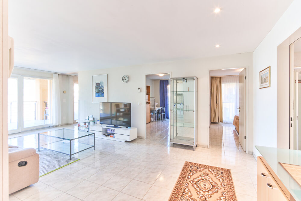 In lichtdurchfluteten Räumen fühlt man sich pudelwohl ..