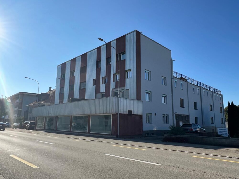 Direkt an der Hauptstrasse