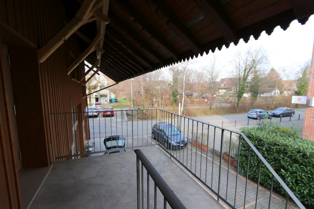 https://we-net.ch/wp-content/uploads/propstack/5578883/04_balkon-vorplatz.jpg