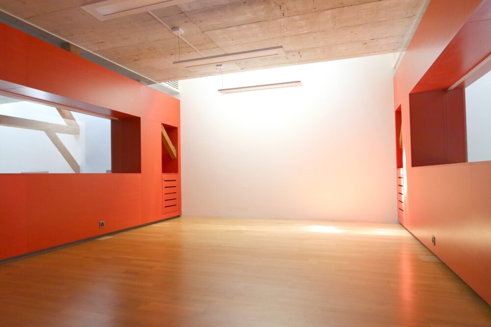 https://we-net.ch/wp-content/uploads/propstack/5578883/18_buro-a-auf-podest.jpg