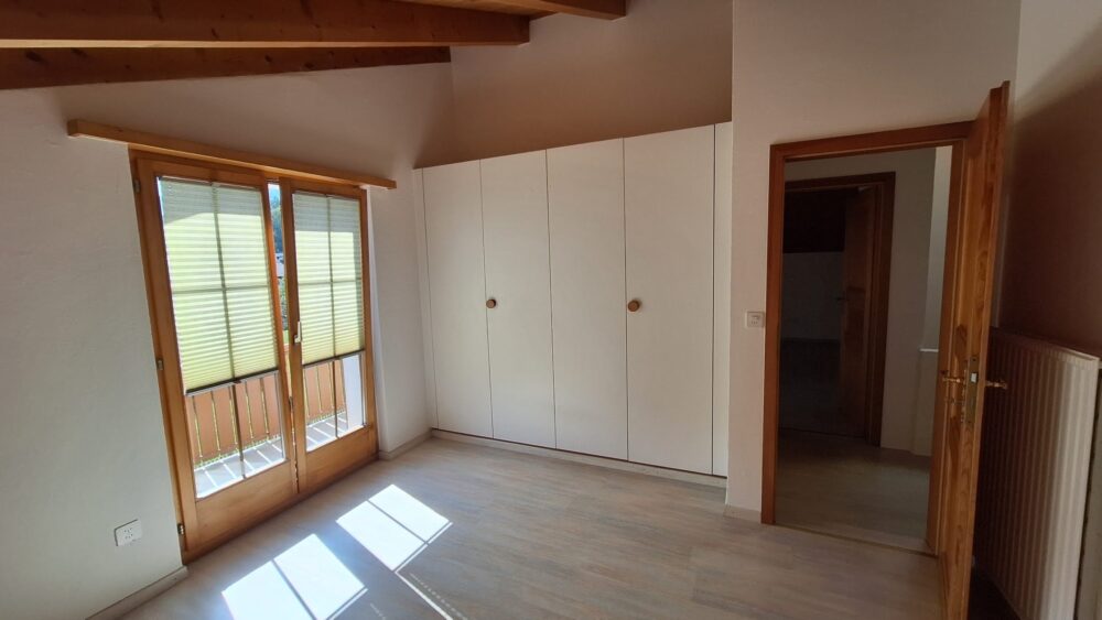 https://we-net.ch/wp-content/uploads/propstack/5608181/18_zimmer_1_dg_1.jpg