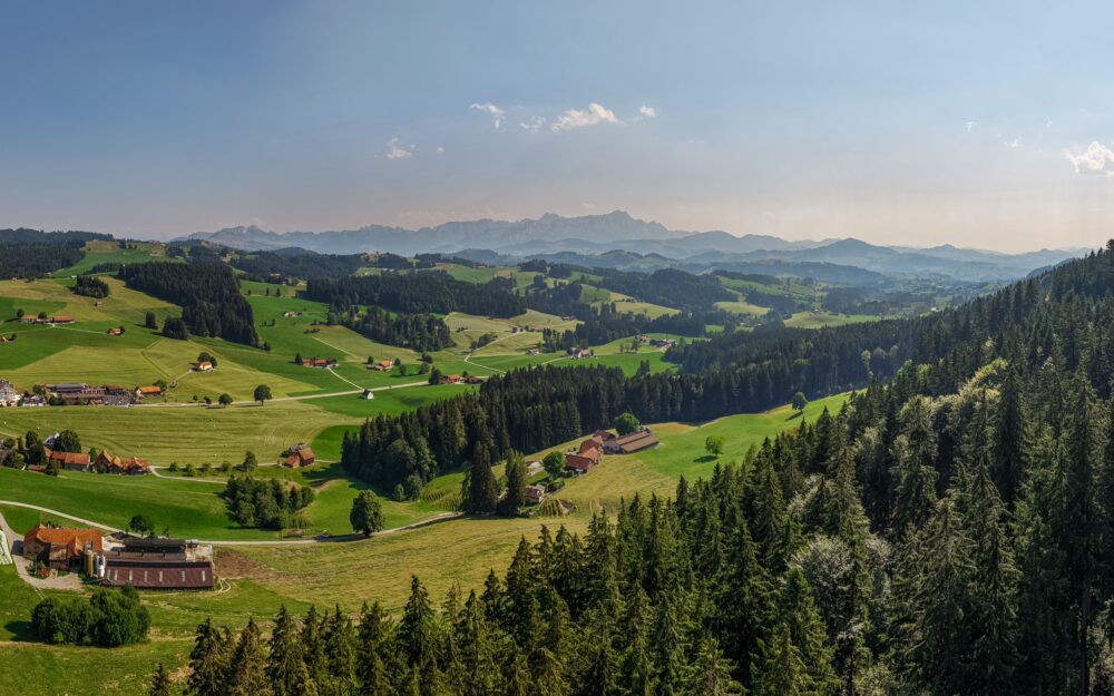 Una proprietà da sogno in una posizione privata e sopraelevata.