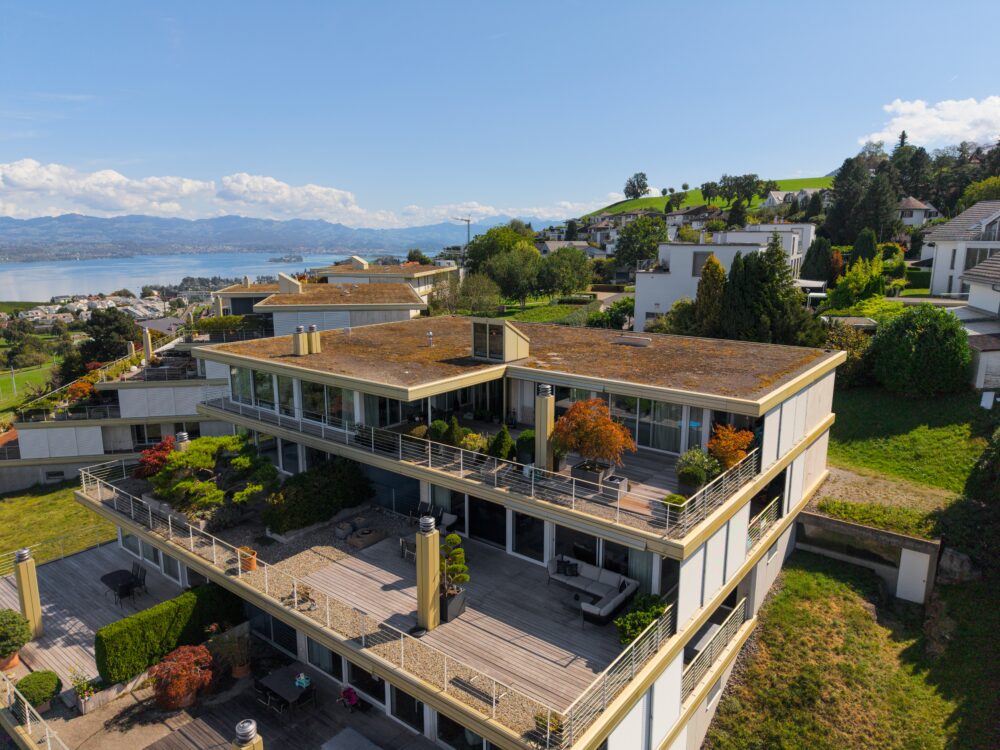 Dreamlike view of the lake Exclusive penthouse gem with panoramic lake views