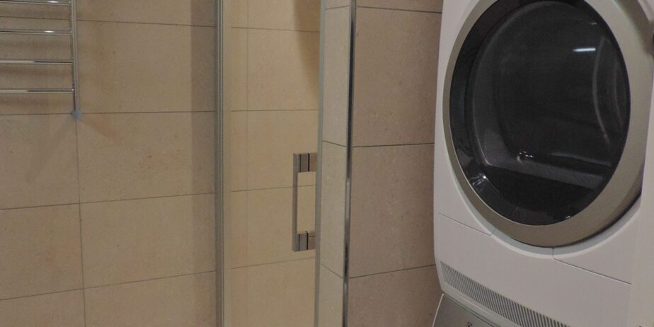 https://we-net.ch/wp-content/uploads/propstack/6137422/dusche-924x462-1.jpeg