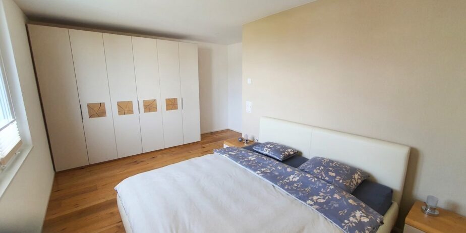 https://we-net.ch/wp-content/uploads/propstack/6137422/elternschalfzimmer-924x462-1.jpeg