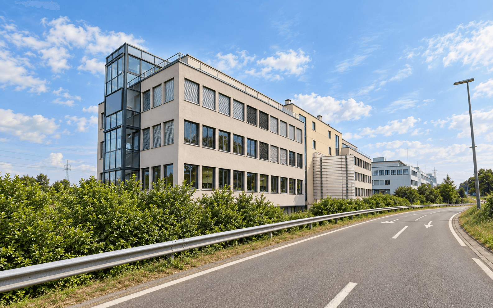 https://we-net.ch/wp-content/uploads/propstack/6237074/schweizer-gewerbebau-im-klaren-tageslicht.png